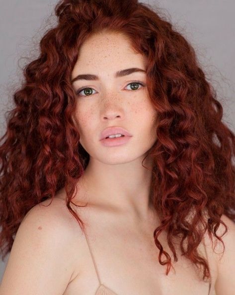 Red Hair Inspo, Red Curly Hair, Ginger Hair Color, Curly Hair Women, Redondo Beach, Auburn Hair, Natural Lighting, Dye My Hair, Red Hair Color