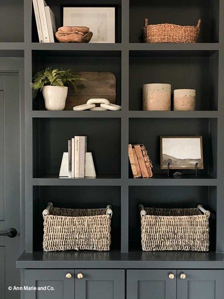 Dark Bookshelf Styling, Bookshelf Styling Living Room, Shelf Decor Living Room, Styling Shelves, Bookcase Styling, Bookcase Decor, Bookshelf Styling, Ann Marie, Decorating Shelves