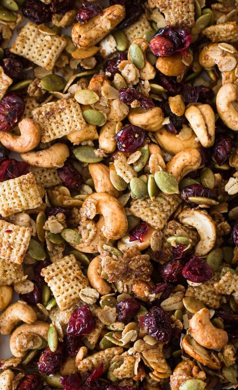 Pumpkin Spice Chex Mix - Jaylynn Little Fall Chex Mix Recipes, Fall Snack Mixes, Meatloaf Burgers, Trail Mix Recipes, Chex Cereal, Chex Mix Recipes, Fall Snacks, Thanksgiving Treats, Snack Mix Recipes