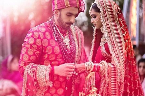 Deepika Padukone Lehenga, Deepika Padukone Saree, शादी की तस्वीरें, Deepika Ranveer, Sabyasachi Bride, Sabyasachi Lehenga, Saree Bollywood, Bollywood Couples, Bollywood Wedding