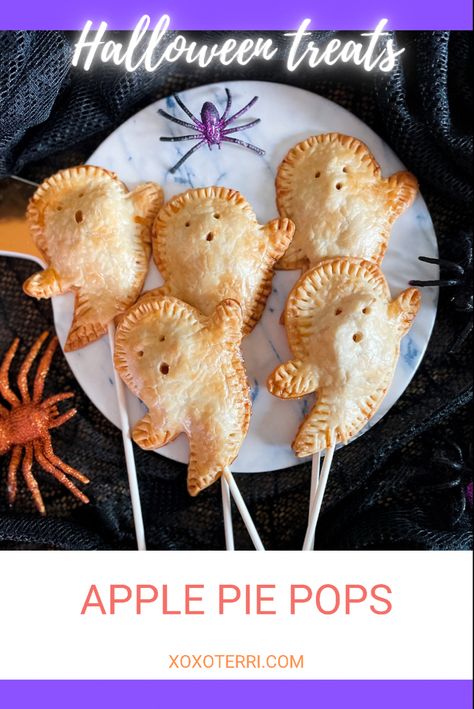 Apple Pie Pops, Apple Pie Filling Recipes, Halloween Apples, Halloween Breakfast, Apple Pie Bites, Apple Hand Pies, Healthy Halloween Treats, Pie Pops, Pie Filling Recipes