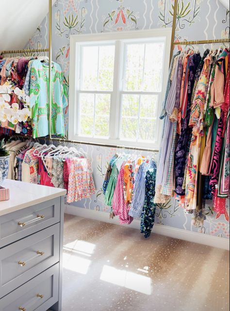 Colorful Walk In Closet, Preppy Walk In Closet, Spare Bedroom Dressing Room Ideas, Preppy Closet Organization, Annefleur Style, Spare Room Walk In Closet, Tiffany Room, Preppy Closet, House Closet