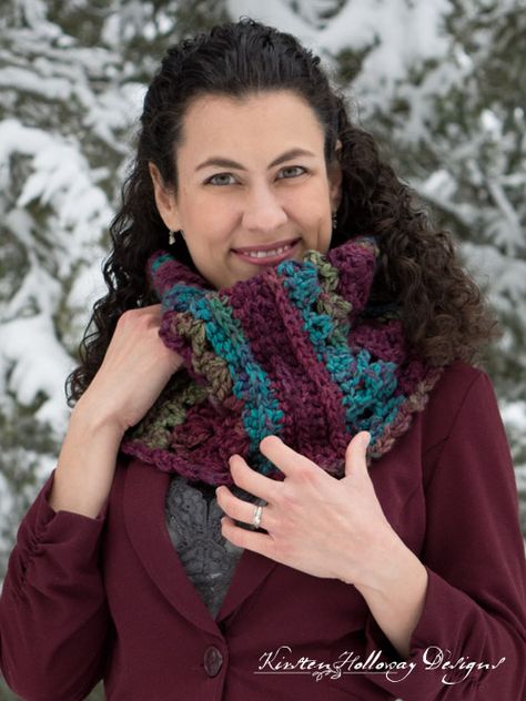 Mulberry Lace Chunky Cowl Free Crochet Pattern Crocheted Clothing, Cowl Patterns, Crocheted Scarves, Chunky Cowls, Crochet Scarfs, Infinity Scarf Pattern, Winter Crochet, Altered Clothing, Neck Warmers