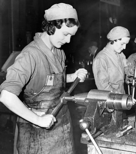 40s Women, Ww2 Women, Wwii Women, Woman Mechanic, Women Working, The Blitz, Rosie The Riveter, Work Uniforms, Industrial Revolution