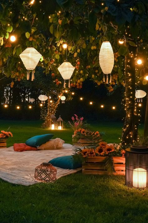 Spring Birthday Party, Perjalanan Kota, Outdoor Fairy Lights, Decoration Shabby, Cozy Patio, Night Garden, Outdoor Decor Backyard, Decoration Inspiration, Dream House Decor