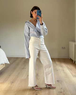 7 Fresh Ways to Style Your Jeans This Summer Ways To Style White Jeans, How To Style White Wide Leg Jeans, Style White Wide Leg Jeans, White Jeans Outfit Summer, Jeans In The Summer, Style White Jeans, Jean Ideas, White Wide Leg Jeans, Levis Ribcage