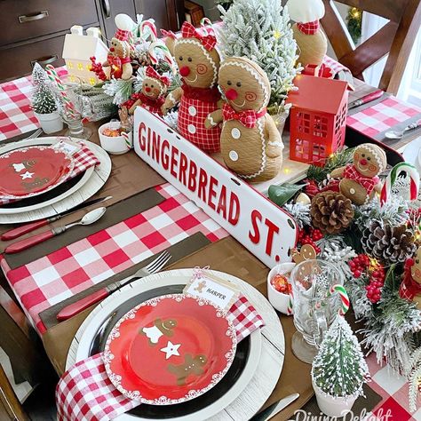 Gingerbread Tablescape, Gingerbread Themed Christmas, Gingerbread Theme, Gingerbread House Parties, Gingerbread Christmas Tree, Gingerbread Party, Gingerbread Christmas Decor, Gingerbread House Decorations, Gingerbread Decorations