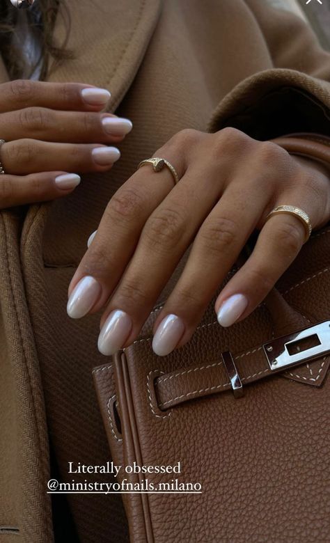 Sophia Richie Nails, Meghan Markle Nails, Thai Nails, Uñas Old Money, Sofia Richie Nails, Businesswoman Fashion, Old Money Nails, Tips Nails, Influencer Style