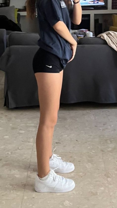 Nike Pro Shorts Outfit Summer, Aestethic Slim Waist, Nike Pro Outfit Ideas, Petite Body Reference, Nike Pro Shorts Outfit Aesthetic, Small Body Type, Nike Pro Shorts Outfit, Slim Back, Small Arms