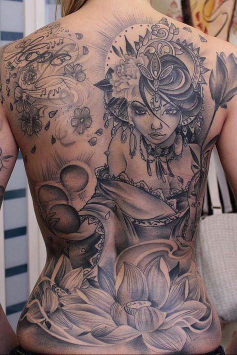 Tattoo Japonais, Woman With Tattoos, Tattoo Son, Girl Back Tattoos, Buddha Tattoos, Back Piece Tattoo, Tattoo Back, Underboob Tattoo, Queen Tattoo