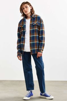 Jeans Urban Outfitters, White Jeans Men, Urban Outfitters Jeans, Denim Shirts, Looks Street Style, Closet Essentials, Levis 505, Mens Fashion Suits, Rugby Shirt