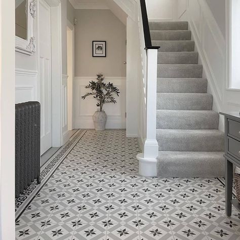 yourtiles.com on Instagram: “How beautiful is this hallway created by @home_on_fairfax_ . The tiles she used are from our Patisserie collection. We are always…” Victorian Terrace Hallway, Hall Ways Ideas, Hallway Tiles Floor, Hall Tiles, Stair Paneling, Entrance Hall Decor, Victorian Hallway, Victorian Tile, Victorian Floor Tiles