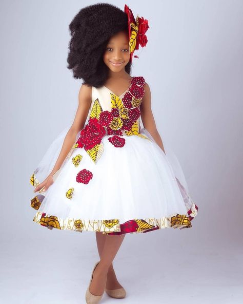 My Afro Caribbean Wedding & Events | #MotherandDaughter DIVINE bond. . How gorgeous are these Mommy and me custom made outfits. So different. #Familygoals. El O Vee Ee from… | Instagram Baby African Clothes, Ankara Styles For Kids, Kitenge Dress, Ankara Blouse, Kitenge Designs, Ankara Tops, Ankara Gowns, Dresses For Kids, African Dresses For Kids