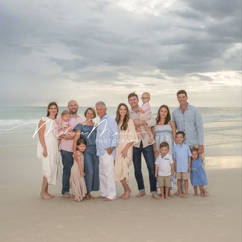 30A photographer what to wear for beach photos Beach Color Palette Family Photos, Beach Pictures Color Schemes, Beach Photo Color Scheme, Family Beach Pictures Outfits Color Schemes, Family Beach Pictures Outfits, Picture Color Schemes, Pick Clothes, Beach Family Portraits, Extended Family Pictures