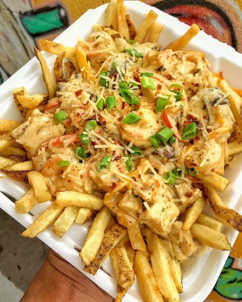 Why does it feel so good to be bad?   Photo: Chicken and Shrimp Alfredo Fries from @OhMyBurger | : @ScottAfters |  #WeGotFC #Fries #Alfredo #LAEats Alfredo Fries, Quick Meals To Cook, Chicken And Shrimp Alfredo, Bacon Cheese Fries, French Fries Recipe, Crispy Waffle, Shrimp Alfredo, Chicken And Shrimp Recipes, Chicken And Shrimp