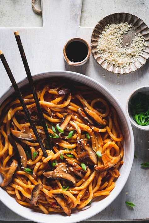 Spicy Udon Noodles, Udon Noodles Recipe, Best Meals, Drunken Noodles, Asian Sauce, Stir Fry Noodles, Asian Inspired Dishes, Shiitake Mushrooms, Udon Noodles