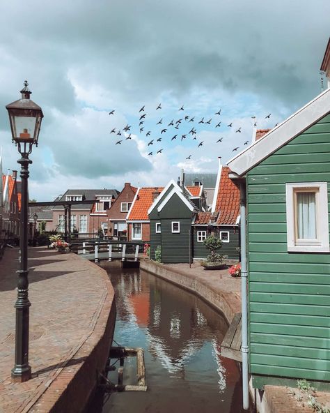 Your Guide to Visit Volendam Marken Netherlands, Apeldoorn Netherlands, Volendam Netherlands, Day Trips From Amsterdam, Holland Netherlands, Netherlands Travel, Travel Europe, Bike Tour, Day Trips