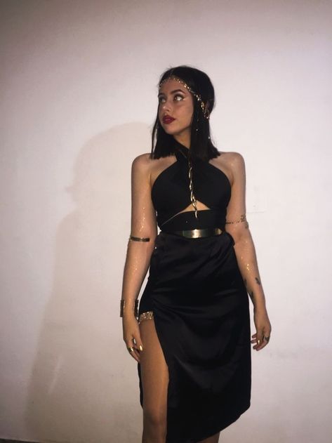 Disfraz costume negro black girl chica Kleopatra Costume, Cleopatra Outfit Ideas, Ideas Disfraz Mujer, Ideas Disfraces Carnaval, Cleopatra Outfit, Cleopatra Halloween Costume, Cleopatra Halloween, Hot Halloween Outfits, Halloween Coustumes