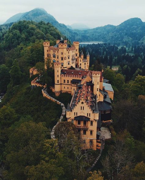 Hohenschwangau Castle Germany 🇩🇪 - #repost @mathiaschu - #schloss #castle #castello #castillo #castelo #zamek #chateau #germany #german… Hohenzollern Castle, Castles To Visit, Castles Of The World, Cheap Hotel, Germany Castles, Chateau France, Castle In The Sky, Beautiful Castles, Medieval Castle