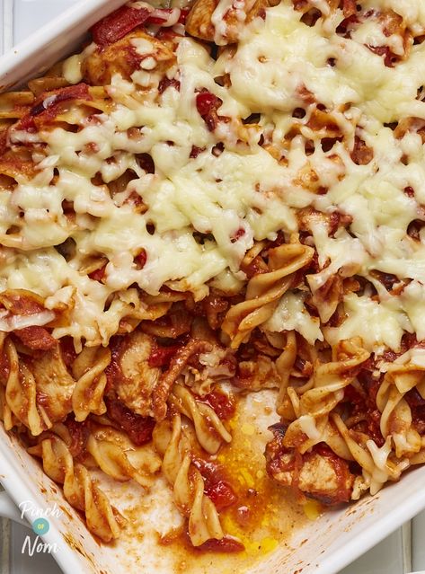 Hunters Chicken Pasta Bake - Pinch Of Nom Pinch Of Nom Pasta Recipes, Hunters Chicken Pasta, Hunters Chicken Pasta Bake, Pinch Of Nom Recipes, Chicken Mince Recipes, Dinners Pasta, Easy Chicken Pasta Bake, Slimmers World Recipes, Baked Chicken Pasta Recipes