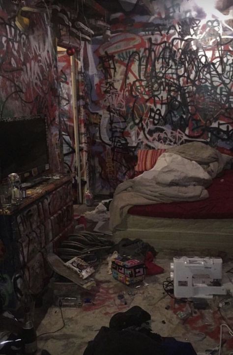 Punk House Aesthetic, Trashed Room, Crazy Room Ideas, Punk Rooms, Punk Apartment, Graffiti Bedroom Ideas, Punk Room Aesthetic, Punk Bedroom, Graffiti Bedroom