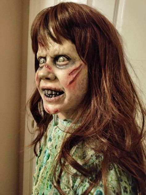 The Exorcist: Regan MacNeil possessed Life Sized Art Doll. Regan Exorcist Makeup, The Exorcist Makeup, Possessed Makeup, Exorcist Makeup, Regan Exorcist, The Exorcist Regan, Jeepers Creepers, Character Makeup, Statue Sculpture