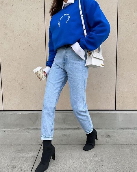 Electric Blue Outfit, Outfits Mom Jeans, Blue Outfit Winter, Fall Maternity Outfits, Casual Weekend Style, Outfits Mom, Fall Family Photo Outfits, Casual Chic Summer, Blue Jean Outfits