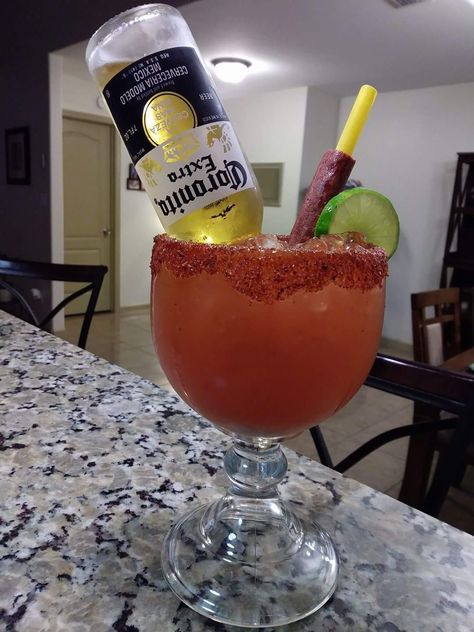 Michelada Aesthetic, Baileys Recipes, Mexican Snacks, Party Drinks Alcohol, Michelada, Boozy Drinks, Fancy Drinks, Alcohol Drink Recipes, Day Plan