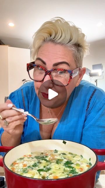 Stephanie Joy de Sousa on Instagram: "You can follow me @steph_cooks_stuff ❤️  Hey everyone! 🌟 I’m back with the second dish in my series of 2 meals with one cooked chook! Today, we’re making a comforting Lemon Chicken Egg Drop Soup that’s perfect for those chilly nights or when you’re feeling under the weather. 🍋🍜  Ingredients: - Chicken bones (from 1/2 roast/bbq chicken) - 1 lemon - 1 tbsp crushed garlic - 1 tbsp crushed ginger - 1.5 litres water - 2 tbsp chicken stock powder - 1 onion, cut in half - Meat from 1/2 roast/bbq chicken, shredded - 3 cups fresh or frozen vegetables - 3 sliced green onions - 4 eggs, whisked - 1 bunch coriander, chopped  Instructions: 1. In a big pot, add your chicken bones, garlic, ginger, onion, and chicken stock powder. Once it’s boiling, keep it boiling Roasted Chicken And Garlic Soup, Bbq Chicken Shredded, Chicken Egg Drop Soup, Frosty Recipe, Chicken Shredded, Bread Soup, Instagram Recipes, Egg Drop Soup, Egg Drop