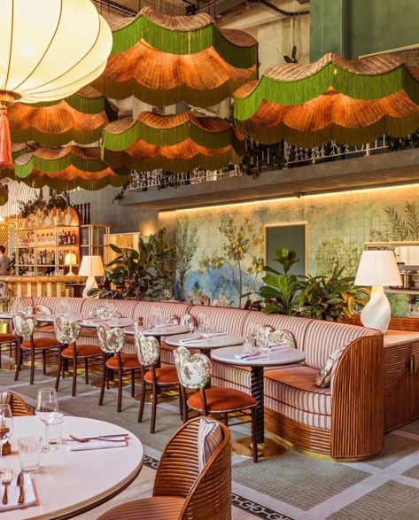 Group Getaway Guide: Spending a Lazy Day in Paris with Friends French Restaurant Interior, Wood Banquette, Banquette Restaurant, Concept Restaurant, Mediterranean Restaurant, Tokyo Restaurant, French Restaurant, Restaurant Patio, Restaurant Seating