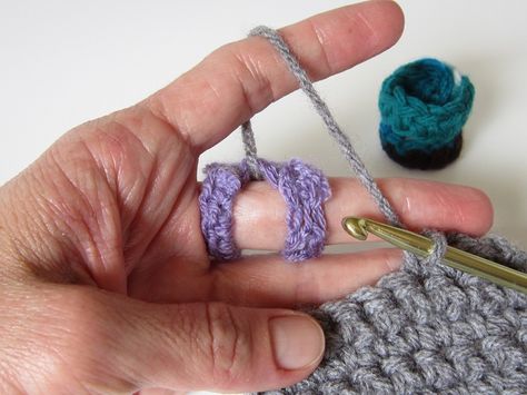 This free crochet pattern isn't just a stylish accessory, it's a crochet tension tool! Crochet Yarn Guide Ring, Crochet Yarn Tension Ring, Crochet Tension, Crochet Tension Ring Diy, Yarn Tension Ring Diy, Crochet Rings Patterns Free, Tension Ring Crochet, Crochet Tension Ring, Crochet Ring