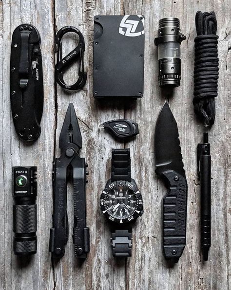 Edc Carry, Edc Gadgets, Edc Tactical, Military Gear Tactical, Tactical Gear Loadout, Survival Life Hacks, Tactical Equipment, Survival Equipment, Urban Survival