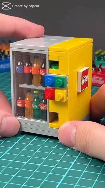 Mini Vending Machine, Soda Vending Machine, Lego Machines, Lego Kits, Soda Machines, Lego Mini, Color Wallpaper Iphone, Lego Craft, Lego Creative