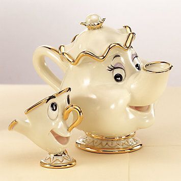 onde encontro? Deco Disney, Mrs Potts, Disney Figurines, Teapots And Cups, Cute Kitchen, My Cup Of Tea, Chocolate Pots, Disney Films, Mellow Yellow