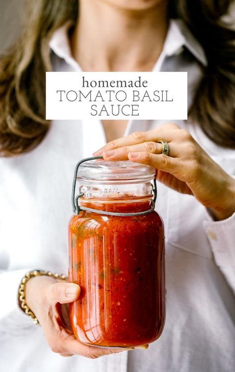 A foolproof recipe for Homemade Tomato Basil Sauce with tips and tricks on the use of ingredients and storing and freezing. Plus a quick how-to video. Sauce Jar Crafts, Tomato Basil Pasta Sauce, Basil Pasta Sauce, Bread Recipe Video, Tomato Basil Pasta, Tomato Basil Sauce, Canned Tomatoes, Basil Sauce, Homemade Pickles