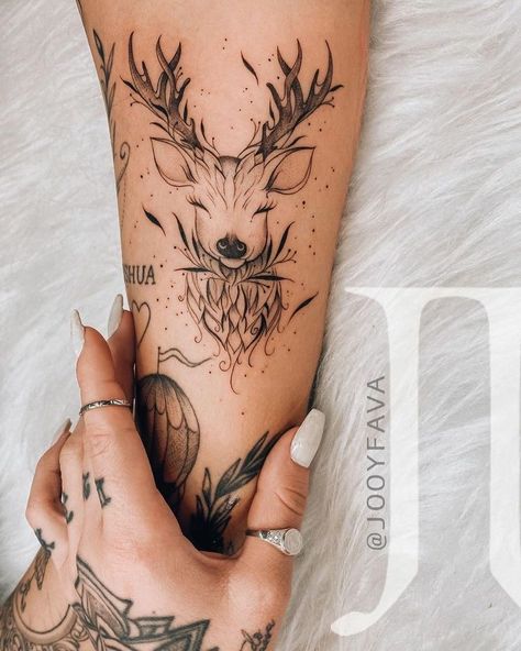 Hirsch Tattoo Frau, Deer Tattoo Designs, Hunting Tattoos, Owl Feather, Deer Tattoo, Inspiration Tattoos, Leg Tattoos Women, Tatuaje A Color, Tattoo Feminina