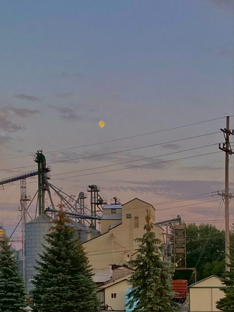 Small Town Main Street Aesthetic, Idle Town Aesthetic, Small Town Nostalgia, Small Midwest Town Aesthetic, 80s Town Aesthetic, Midwest Town Aesthetic, Small Southern Town Aesthetic, Summer Aesthetic Small Town, Small Town Midwest Aesthetic