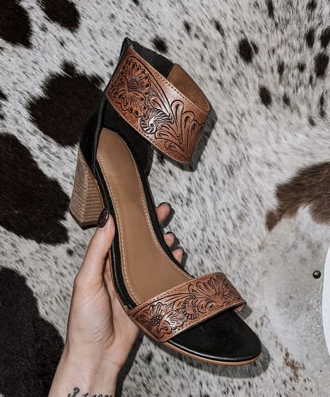 Tooled Leather Heels, Cute Western Outfits, Western Themed Wedding, Western Shoes, Cowboy Wedding, Country Style Outfits, Western Wear Outfits, Cute Country Outfits, Estilo Country