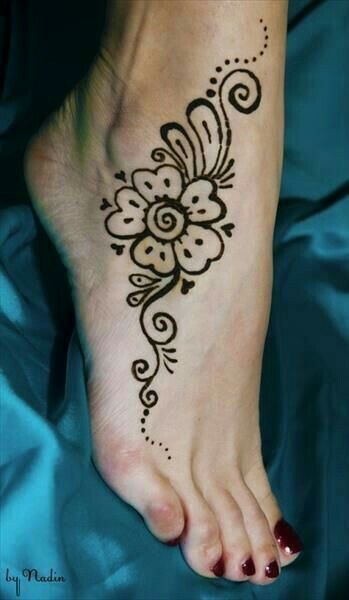 Henna Legs Simple, Henna Tattoo Designs Feet Simple, Foot Mendhi Designs Simple, Knee Henna Designs, Henna Leg Designs, Feet Henna Designs Simple, Henna Feet Designs, Henna Tattoo Foot, Leg Henna Designs