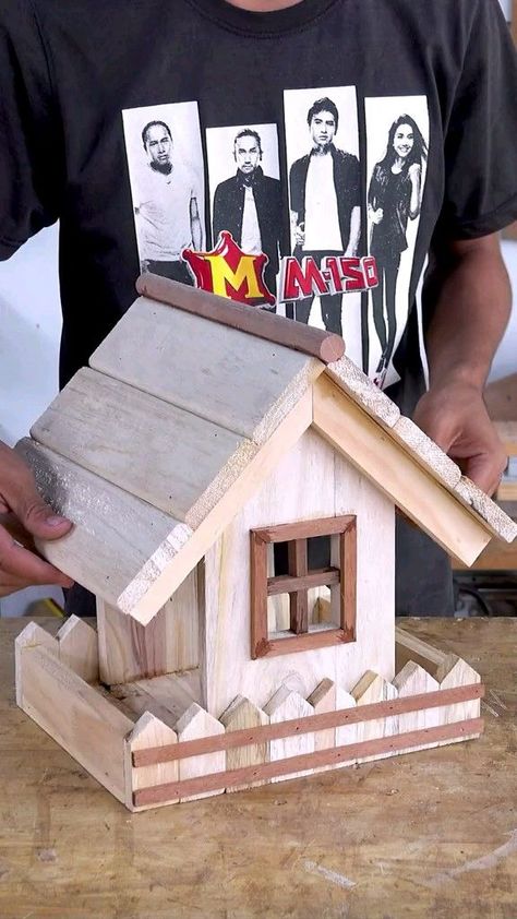 DIY Woodworking Projects Birdhouse Projects, Bird Feeder Plans, Homemade Bird Houses, Bird Houses Ideas Diy, Diy Woodworking Projects, Woodwork Projects, Birdhouse Designs, Woodworking Books, Diy Bird Feeder