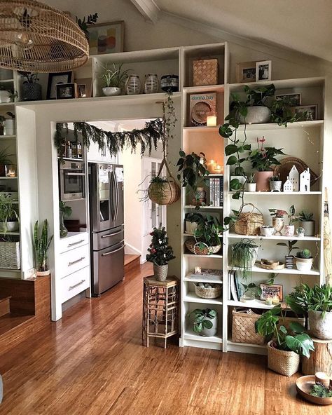 Hippie Tribe 🌸 on Instagram: “Via @bohotribex In love with this setup 😍🌿🧡 @thrift_plantabode_” Teenage Room Decor, Lots Of Plants, Aesthetic Cottagecore, Bohemian Bedroom Decor, Cottagecore Dress, Dress Aesthetic, Cottagecore Aesthetic, Decor Minimalist, A Living Room