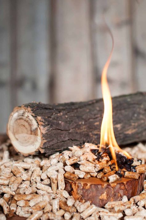 Wood Pellets vs Wood Chips: Creating a Taste Sensation - BBQ Host Bbq Wood, Wood Fuel, Water Boiling, Wood Pellet, Wood Pellets, Wood Chips, Pellet Grill, Grilled Meat, Charcoal Grill