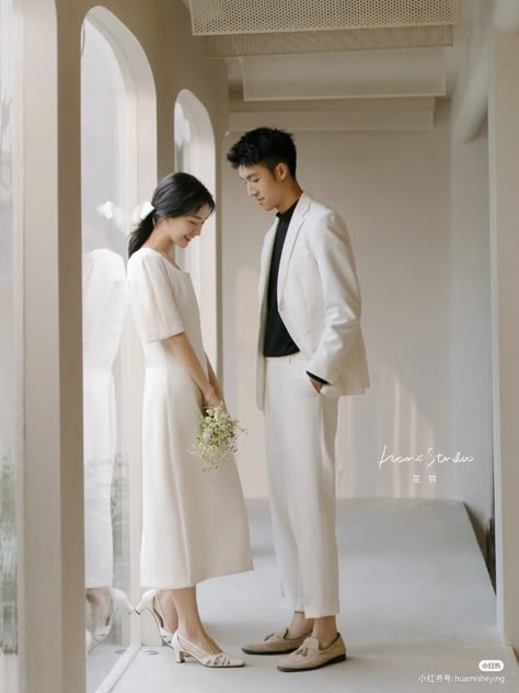 Prenup Photoshoot Ideas Korean Inspired, Classic Prewedding Photo, Casual Prewedding Outfit, Simple Prewedding Photoshoot, Simple Prenup Photoshoot Ideas, Prewedding Minimal, Prewed Korean Style, Indoor Prewedding Concept, Korean Engagement Photos