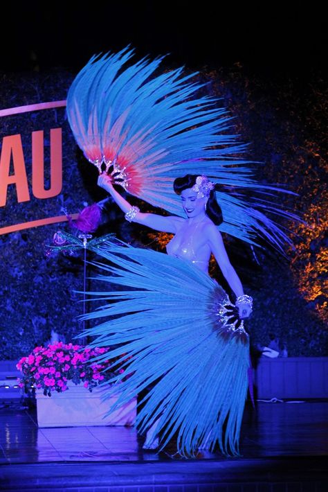 Dita Von Teese Performs at Cointreau Summer Soiree Grease Outfits, Feather Fans, Costumes Around The World, Burlesque Costume, Feather Fan, Vintage Inspired Fashion, Summer Soiree, Dita Von, Costume Collection