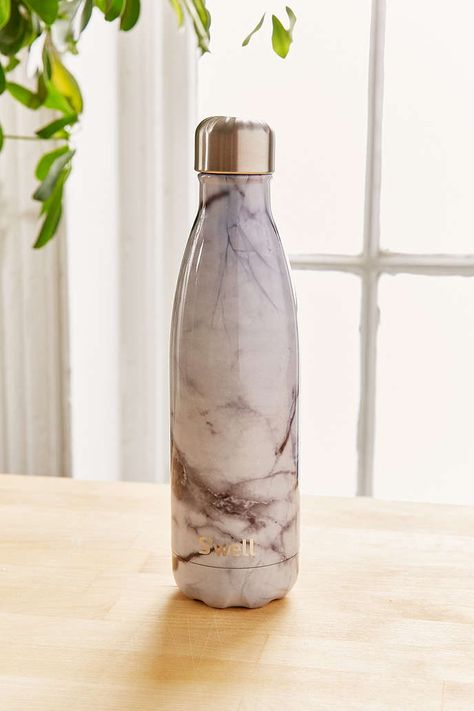 gorgeous Marble Water Bottle, Swell Water Bottle, Swell Bottle, Trendy Water Bottles, Astuces Diy, Cute Water Bottles, Botol Air, Christmas Wishes, Christmas Wishlist