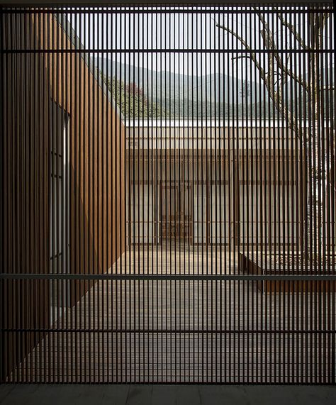 Courtyard - Screen | Architects: Li Xiaodong Atelier. Photography by © Martijn de Geus. Timber Screens, Wood Screens, Brick Facade, Facade Architecture, Landscape Architecture, Architecture Details, Modern Architecture, Interior Architecture, Interior And Exterior