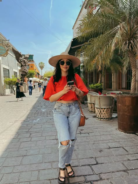 #tlaquepaque #pueblo #pueblomagico #jalisco #mexico #mexicomagico Oaxaca Outfit Summer, Outfits For Guadalajara Mexico, Tequila Outfit, Guanajuato Mexico Outfit, Guadalajara Mexico Outfits, Tequila Mexico Outfit, Tequila Jalisco Outfit, Guadalajara Outfits, Mexico Travel Outfit