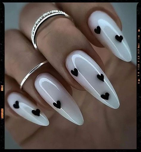 Nail Art Blanc, White Chrome Nails, Easy Nail Art Designs, Nails Pastel, Heart Nail Designs, Milky Nails, Black Acrylic Nails, Basic Nails, Black Hearts