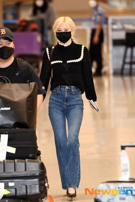 Rose Blackpink, Icn Airport, Rose Fashion, Kpop Fashion Outfits, 가을 패션, Airport Outfit, Blackpink Fashion, Blackpink Rose, Kpop Outfits