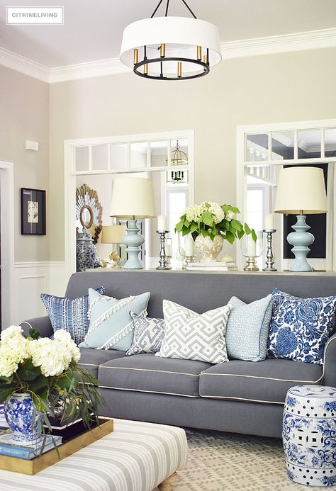 Gray couch blue pillows Living Room Decor Pieces, Summer Living Room Decor, Blue And White Decor, Summer Living Room, Grey Couch Living Room, Living Room Decor Gray, Coastal Living Rooms, Trendy Living Rooms, White Living Room